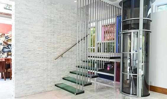 气动 Vacuum Elevator on lower level of home
